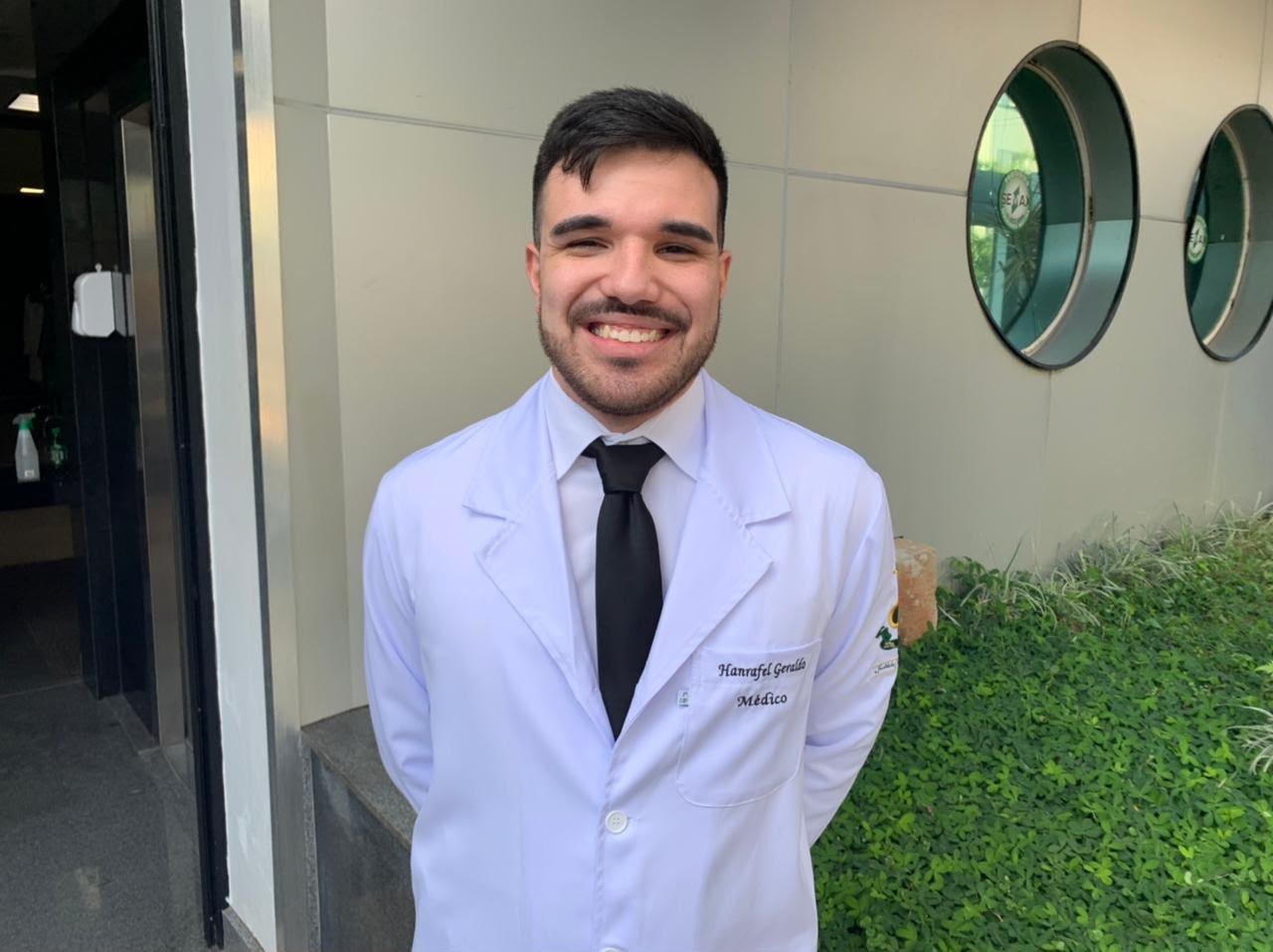 Dr. Hanrafel Geraldo - Reumatologista